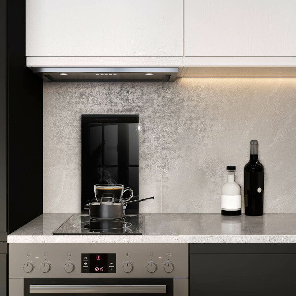 Üveg vágódeszka Egy pohár forró kávé