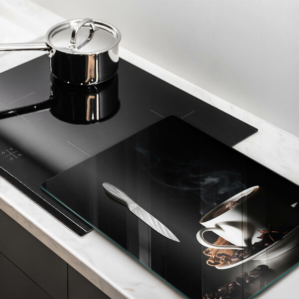 Üveg vágódeszka Egy csésze forró kávé