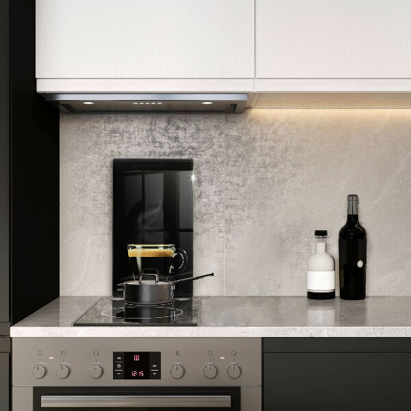 Üveg vágódeszka Egy pohár fekete kávé