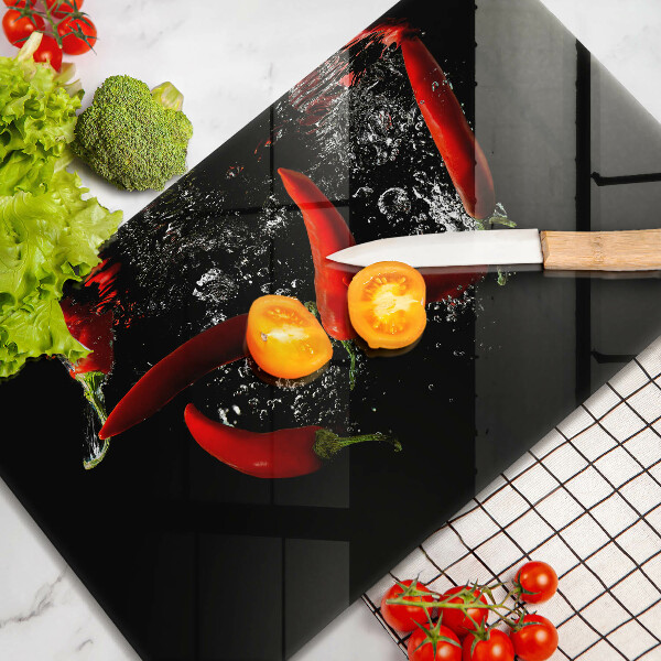 Üveg vágódeszka Chili paprika vízben