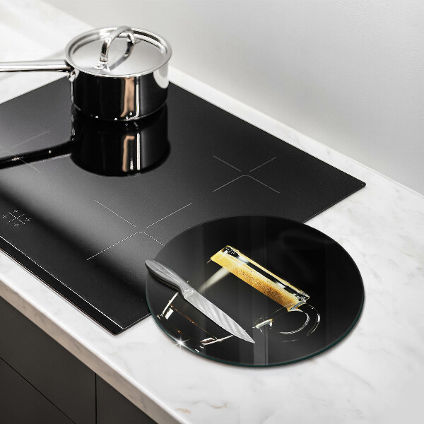 Üveg vágódeszka Egy pohár fekete kávé