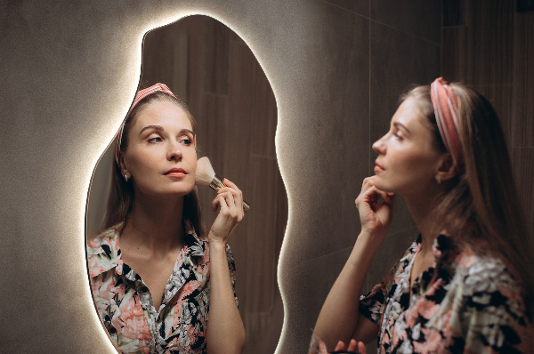 Ledes szimmetria nélküli tükör elegáns 40x80 cm