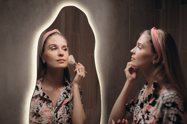 Szabálytalan led tükör 45x90 cm