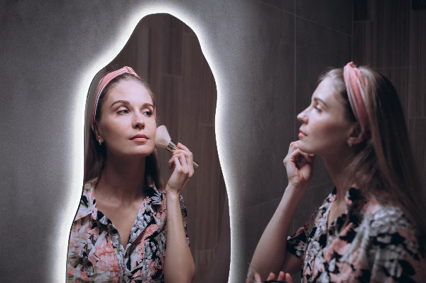 Szabálytalan led tükör 45x90 cm