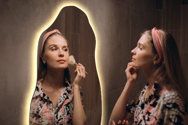 Szabálytalan led tükör 45x90 cm