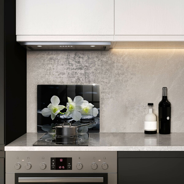 Tűzhelyvédő Fehér virágok a zen vízben