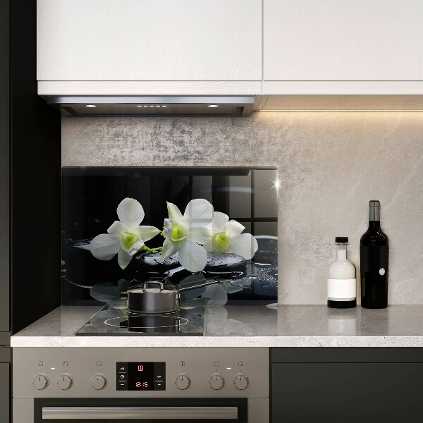 Tűzhelyvédő üveglap Fehér virágok a zen vízben