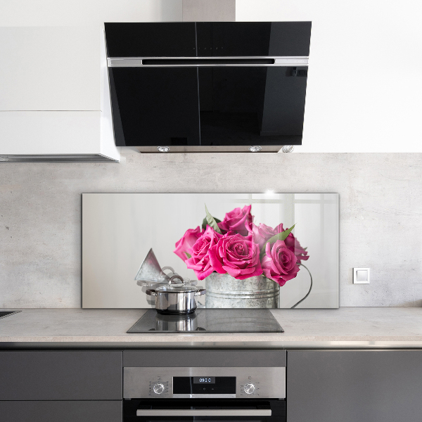 Konyhai fali panel Locsolókanna egy csokor rózsával