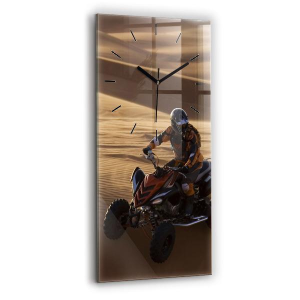 Téglalap alakú üvegóra Quad a sivatagban