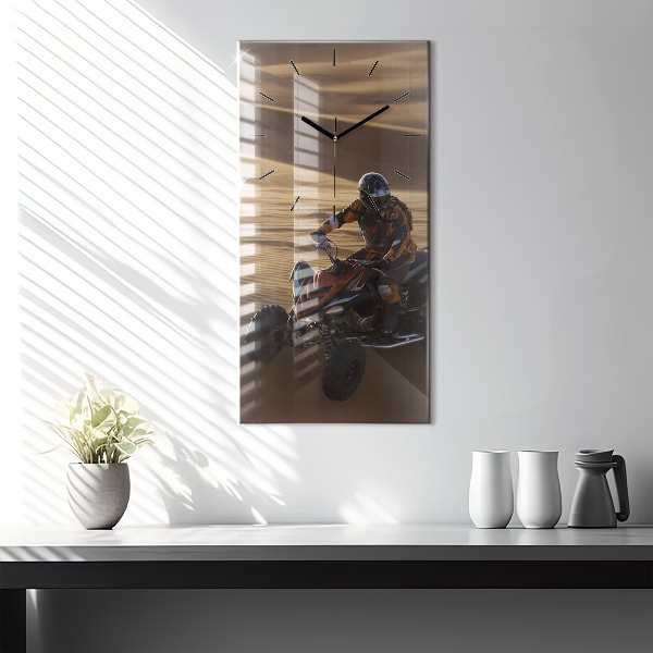 Téglalap alakú üvegóra Quad a sivatagban