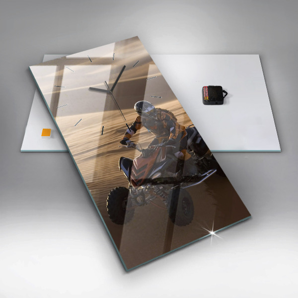 Téglalap alakú üvegóra Quad a sivatagban