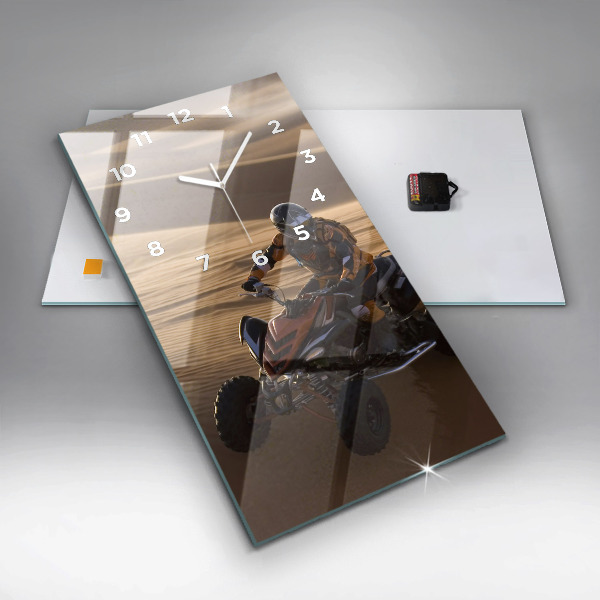 Téglalap alakú üvegóra Quad a sivatagban