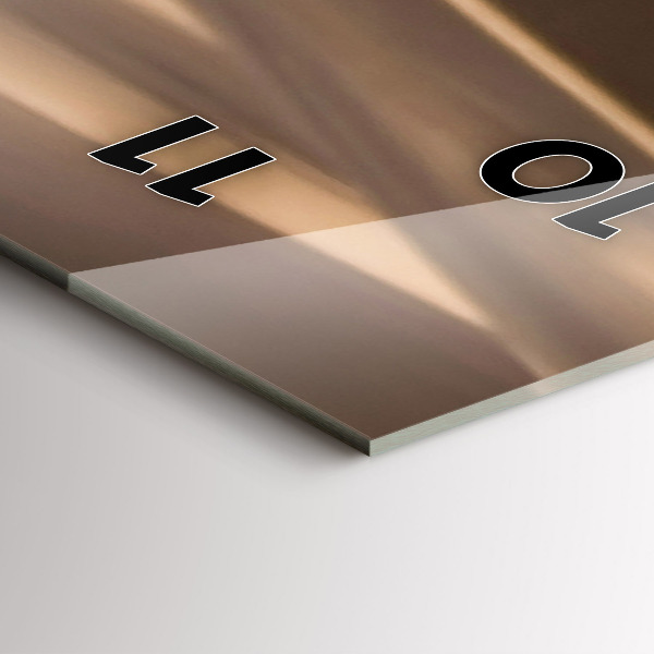 Téglalap alakú üvegóra Quad a sivatagban