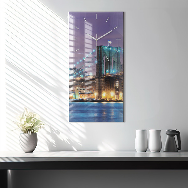 Téglalap alakú üvegóra Brooklyn Bridge és East River