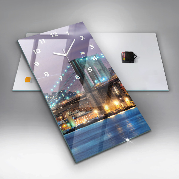 Téglalap alakú üvegóra Brooklyn Bridge és East River