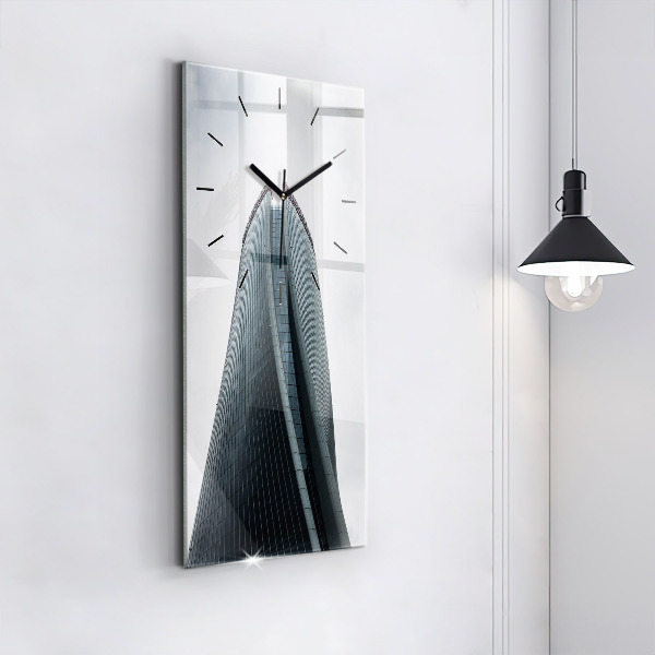 Téglalap alakú üvegóra Felhőkarcoló Milánóban