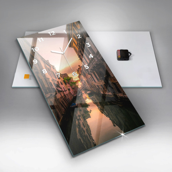 Téglalap alakú üvegóra Kilátás a csatornára a városban