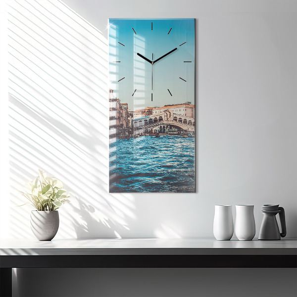 Téglalap alakú üvegóra Rialto híd Velencében