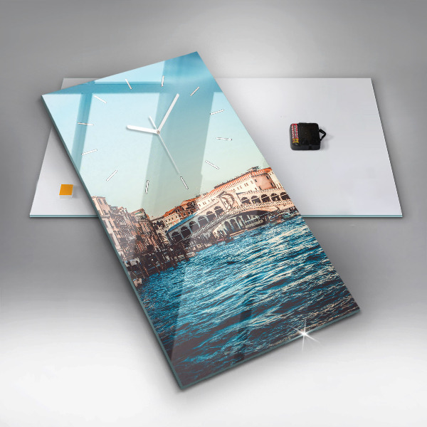 Téglalap alakú üvegóra Rialto híd Velencében