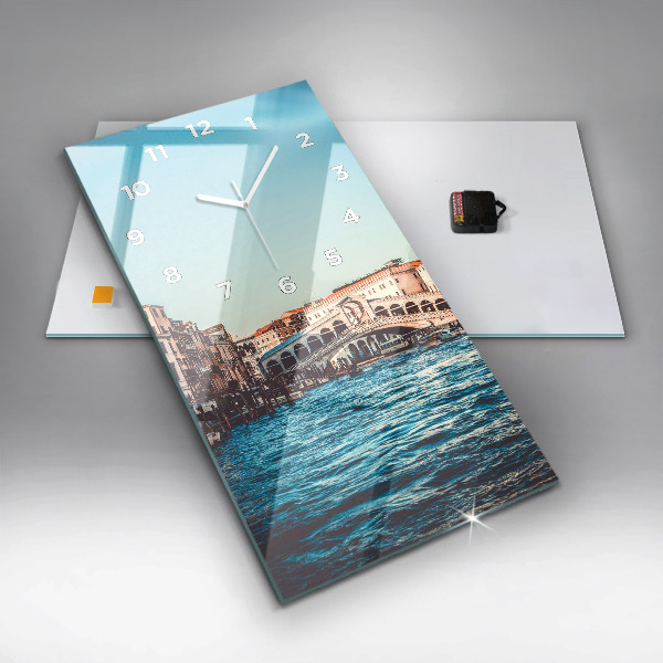 Téglalap alakú üvegóra Rialto híd Velencében