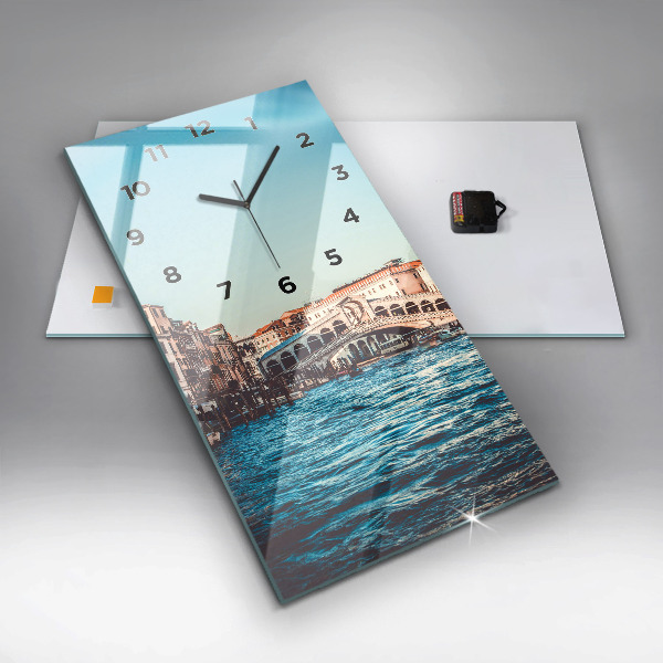 Téglalap alakú üvegóra Rialto híd Velencében