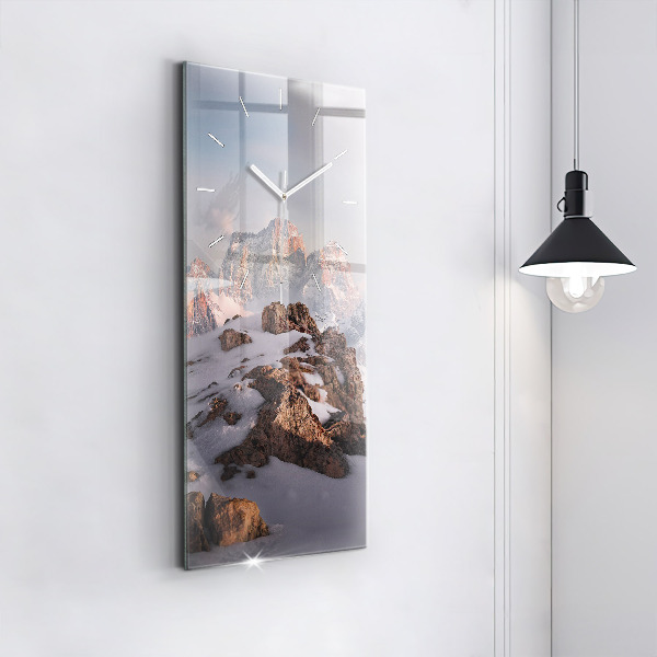 Téglalap alakú üvegóra Hóval borított hegy