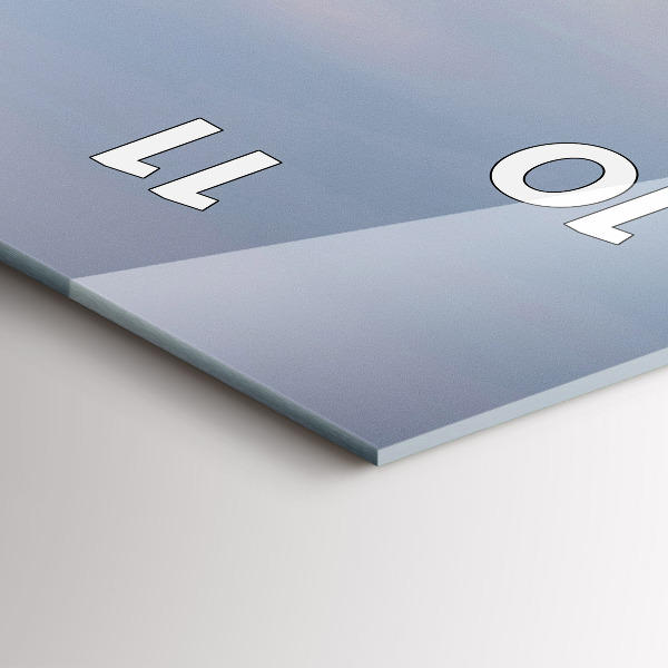 Téglalap alakú üvegóra Hóval borított hegy