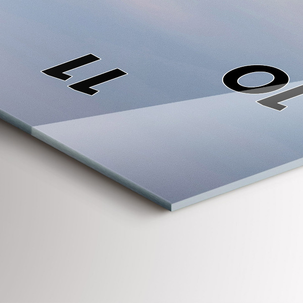 Téglalap alakú üvegóra Hóval borított hegy