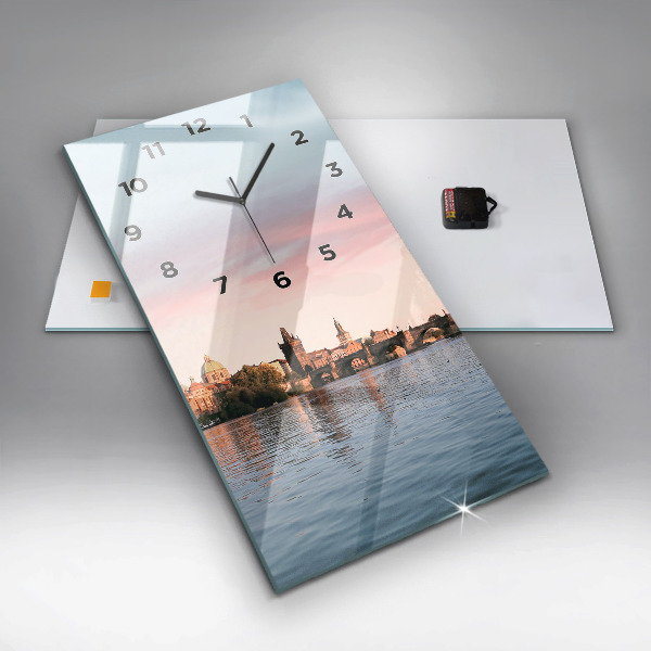 Téglalap alakú üvegóra Károly híd Prágában