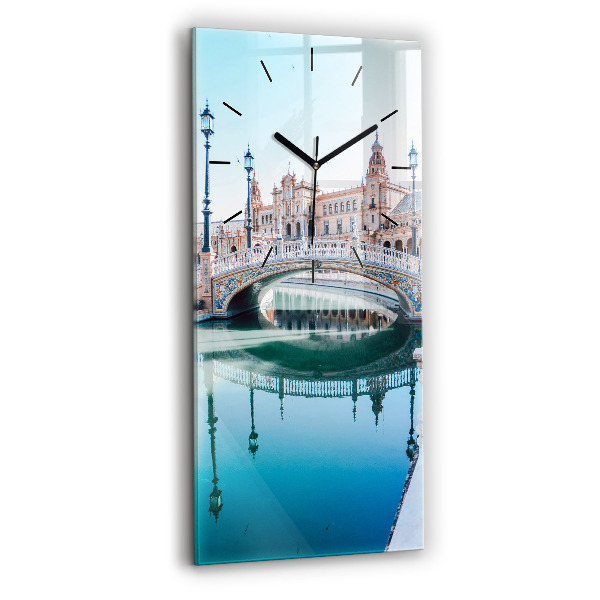 Téglalap alakú üvegóra Plaza de Espana Sevillában