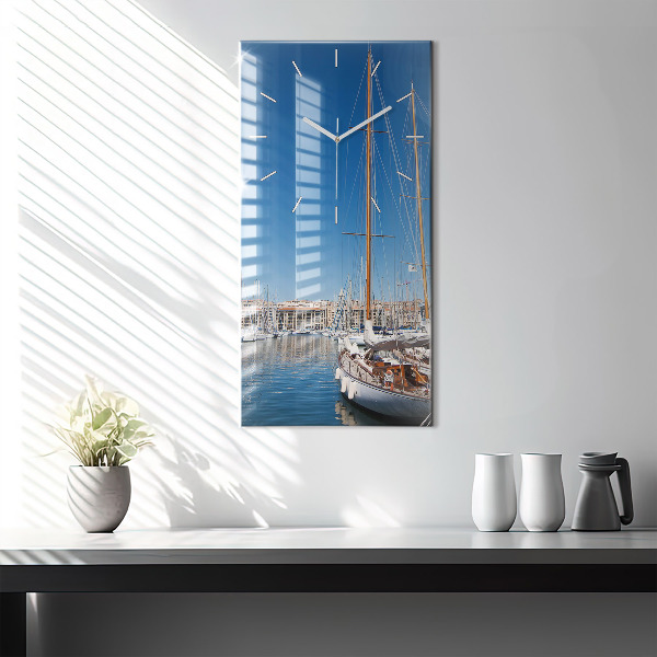 Téglalap alakú üvegóra Marina Marseille Franciaországban