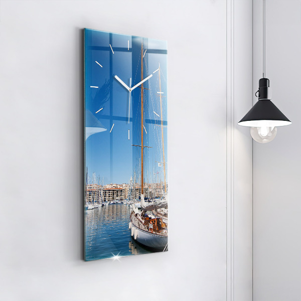 Téglalap alakú üvegóra Marina Marseille Franciaországban