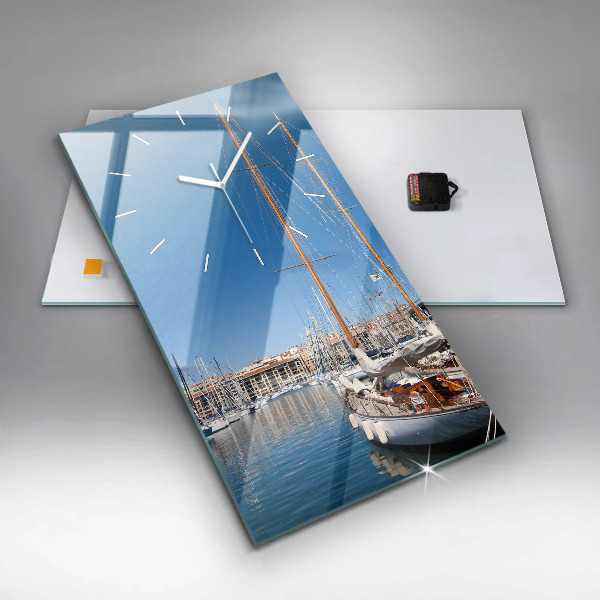 Téglalap alakú üvegóra Marina Marseille Franciaországban