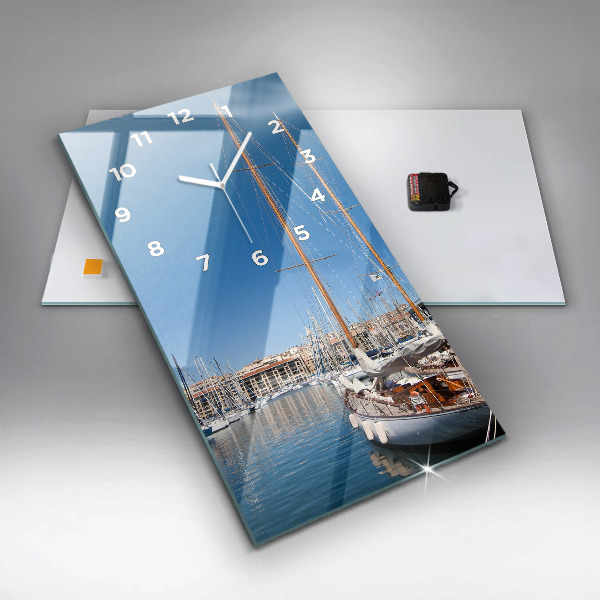 Téglalap alakú üvegóra Marina Marseille Franciaországban