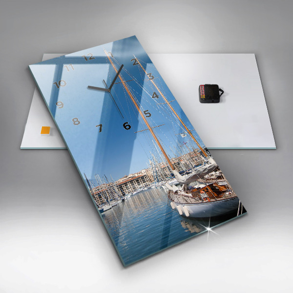 Téglalap alakú üvegóra Marina Marseille Franciaországban