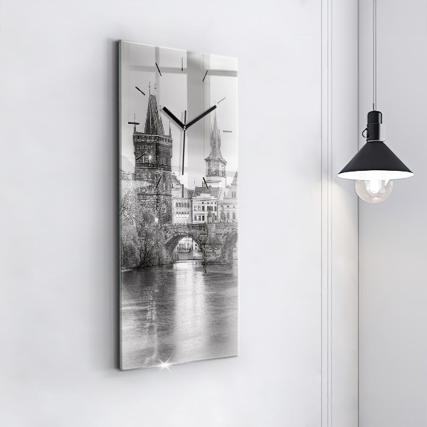 Téglalap alakú üvegóra Károly híd Prágában