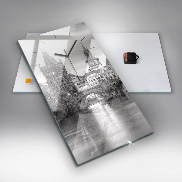 Téglalap alakú üvegóra Károly híd Prágában