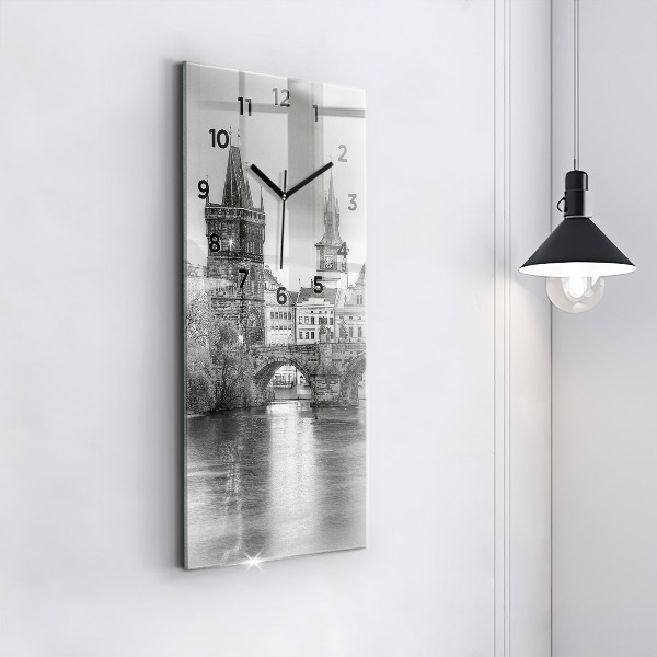 Téglalap alakú üvegóra Károly híd Prágában