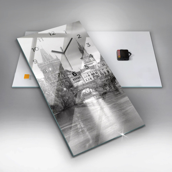 Téglalap alakú üvegóra Károly híd Prágában