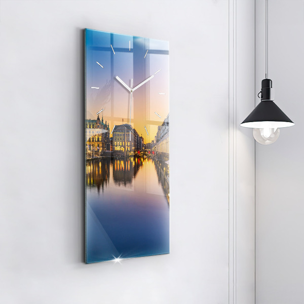 Téglalap alakú üvegóra Hamburg városháza