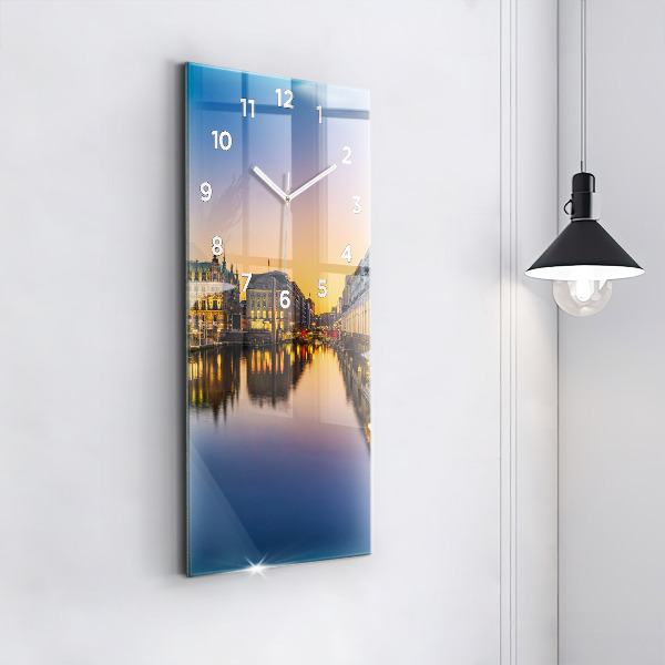 Téglalap alakú üvegóra Hamburg városháza