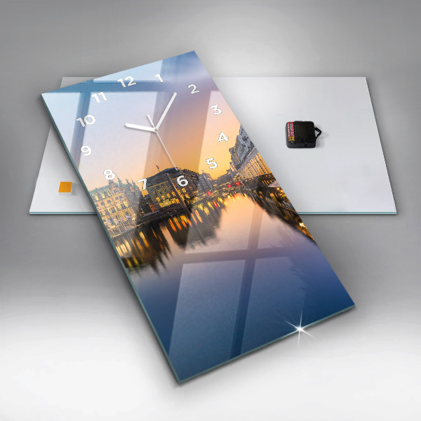 Téglalap alakú üvegóra Hamburg városháza