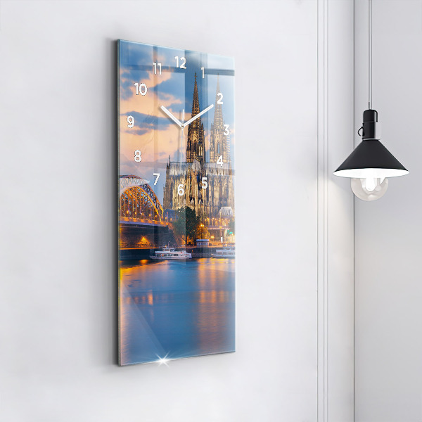 Téglalap alakú üvegóra Kilátás a városházára