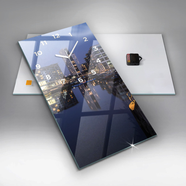 Téglalap alakú üvegóra A város éjszaka kivilágosodott