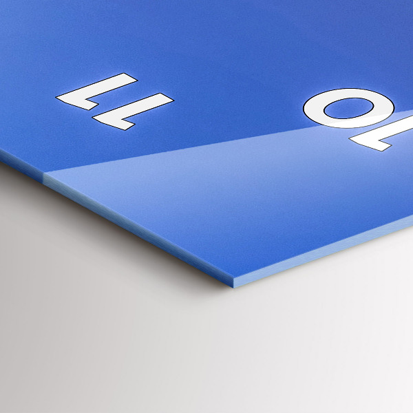 Téglalap alakú üvegóra A város éjszaka kivilágosodott