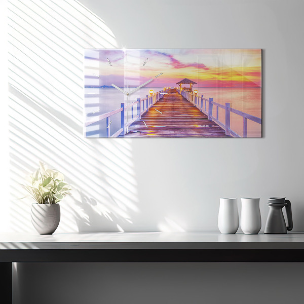 Vízszintes üvegóra Este a híd a kikötőben