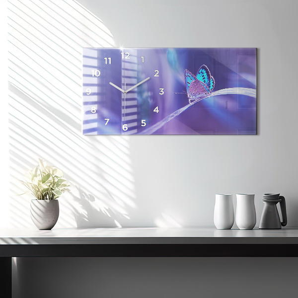 Vízszintes üvegóra Pillangó a fűben