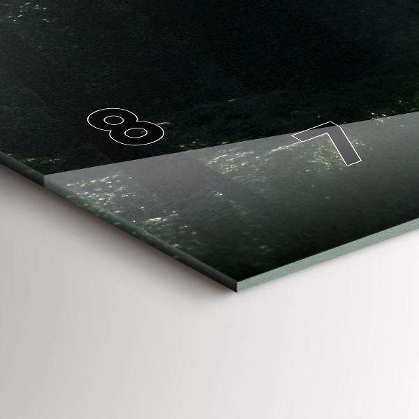 Vízszintes üvegóra Erdei út és a napfény csíkjai