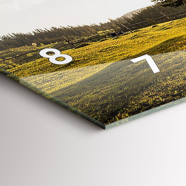 Vízszintes üvegóra Egy fa a dombon