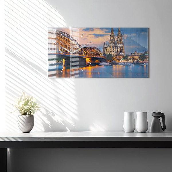 Vízszintes üvegóra Kilátás a városházára